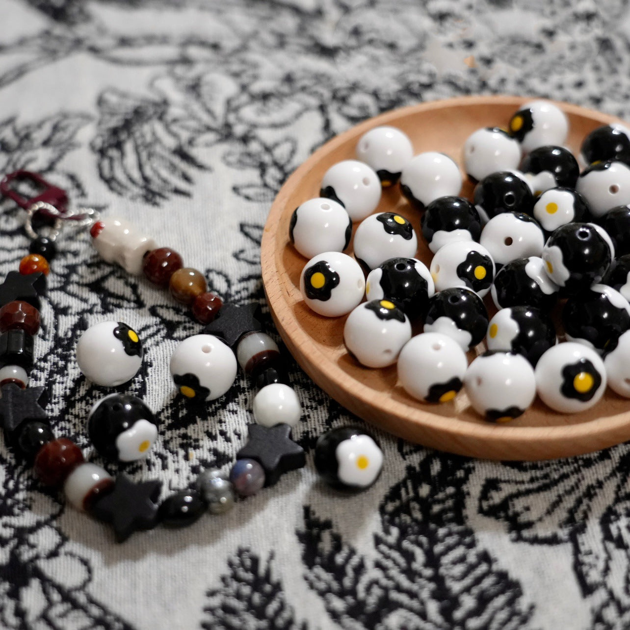 Flower Pattern Printed Acrylic Beads 16mm Black White Yellow 20pcs