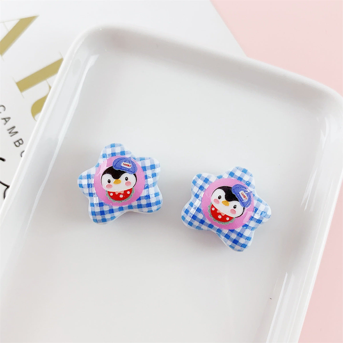 Checkered Star Shaped Acrylic Beads with Penguin Print 20*18mm 20pcs 7