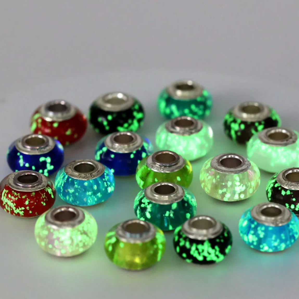 Glass Round Spacer Beads 15mm Glow In The Dark Glitter Powder 10pcs
