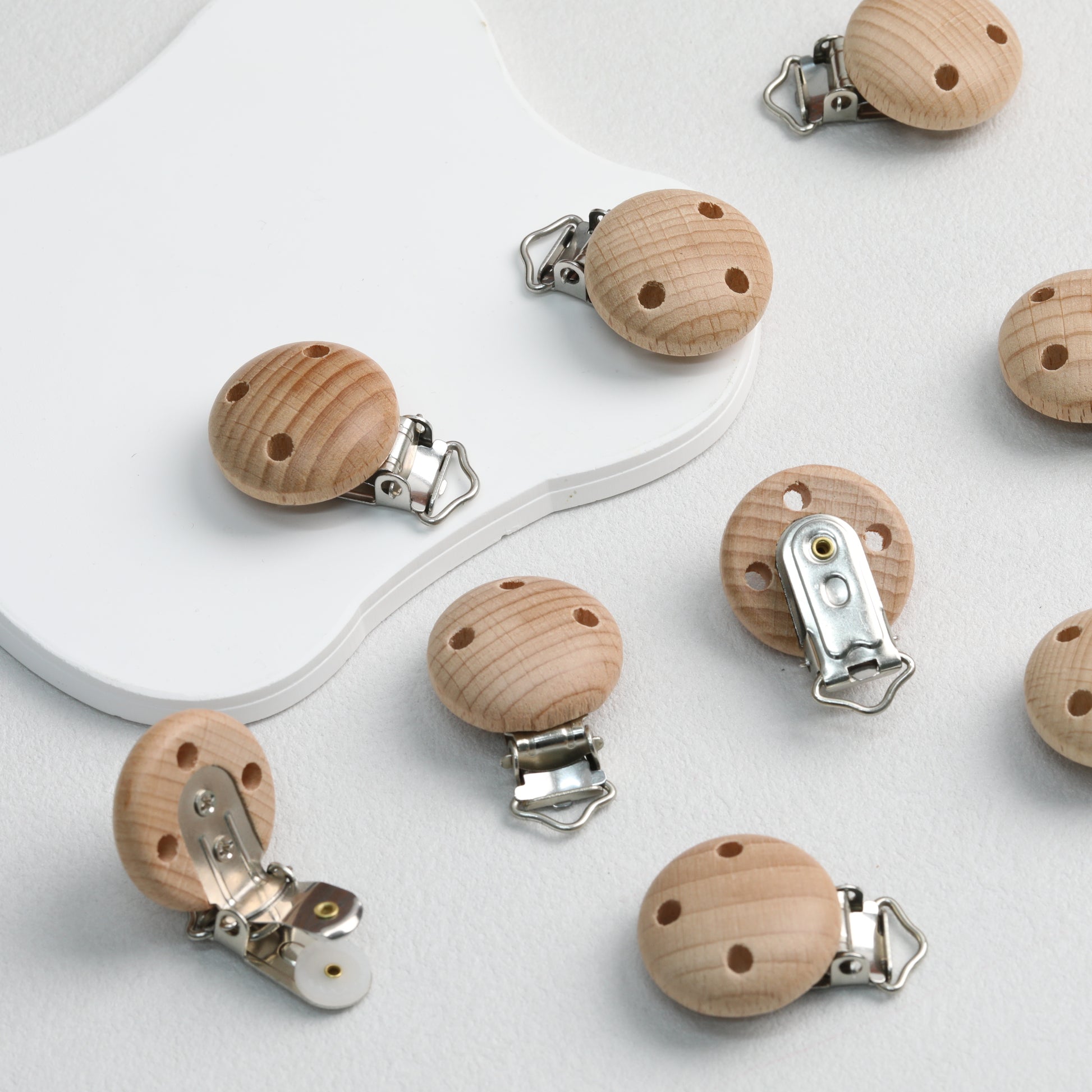 Beech Wood Round Pacifier Clip with Three Holes 30mm