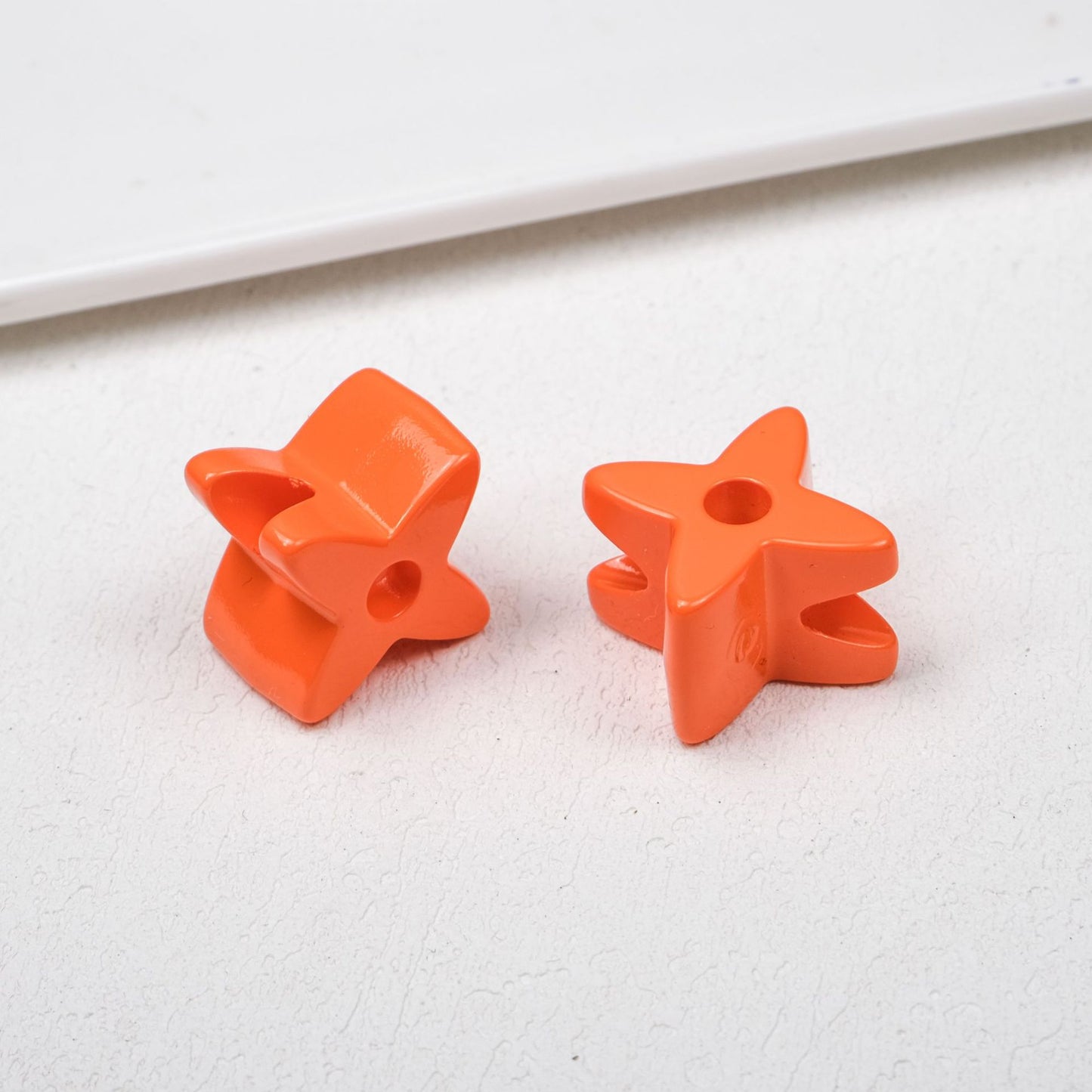 Glossy Clover Shaped Acrylic Beads 25x24x14mm Hole 6mm 20pcs 10