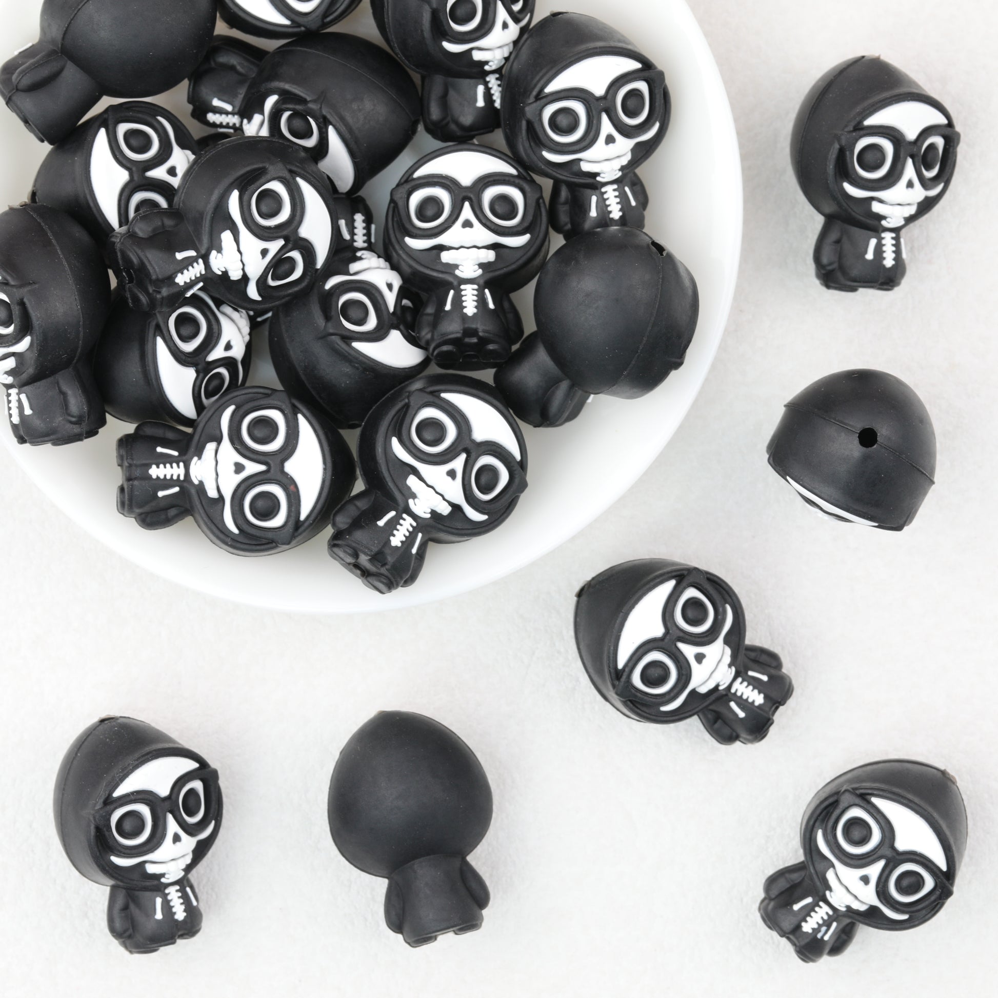 3D Halloween Cloaked Skull Silicone Focal Beads with Glasses 20pcs