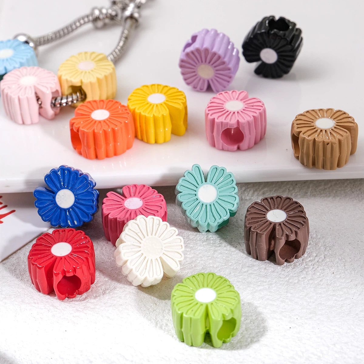Bright Daisy Acrylic Flower Beads 14mm Round Shape 20pcs 2