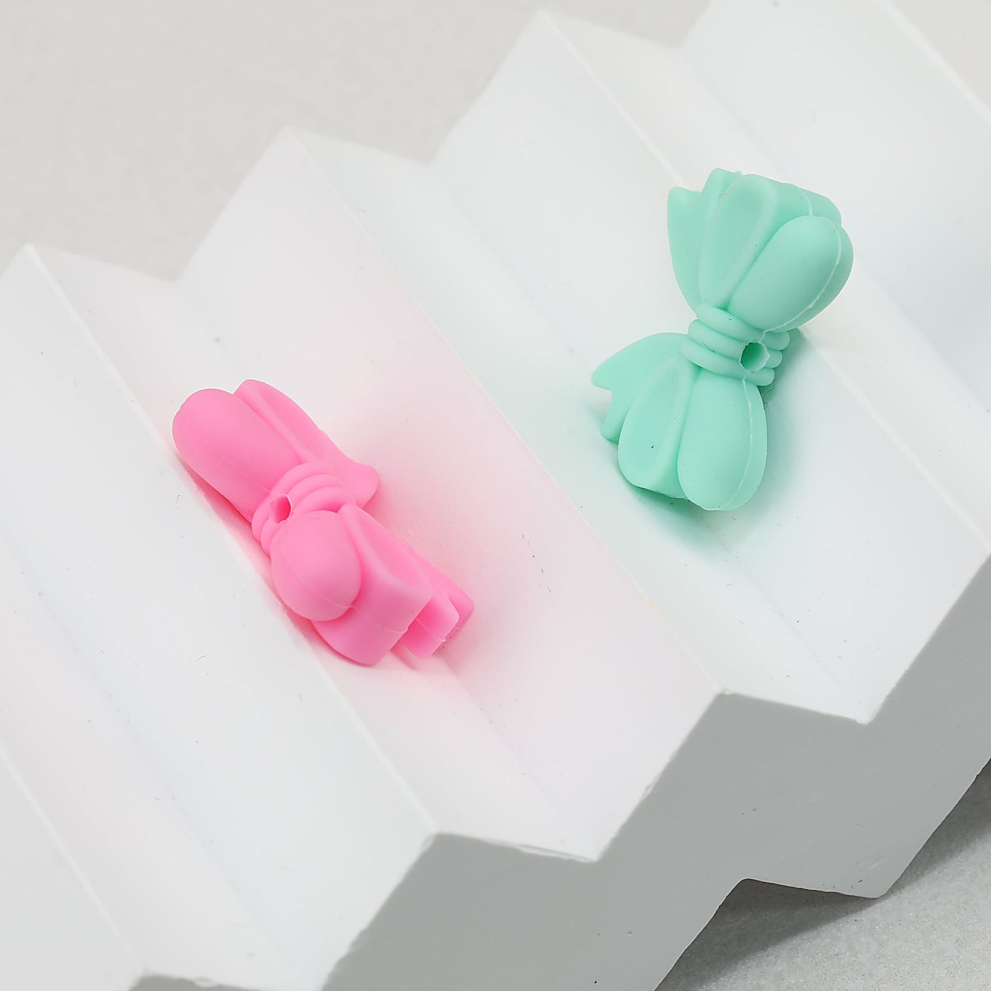 Bow Shape Silicone Beads with Vertical Hole 20pcs