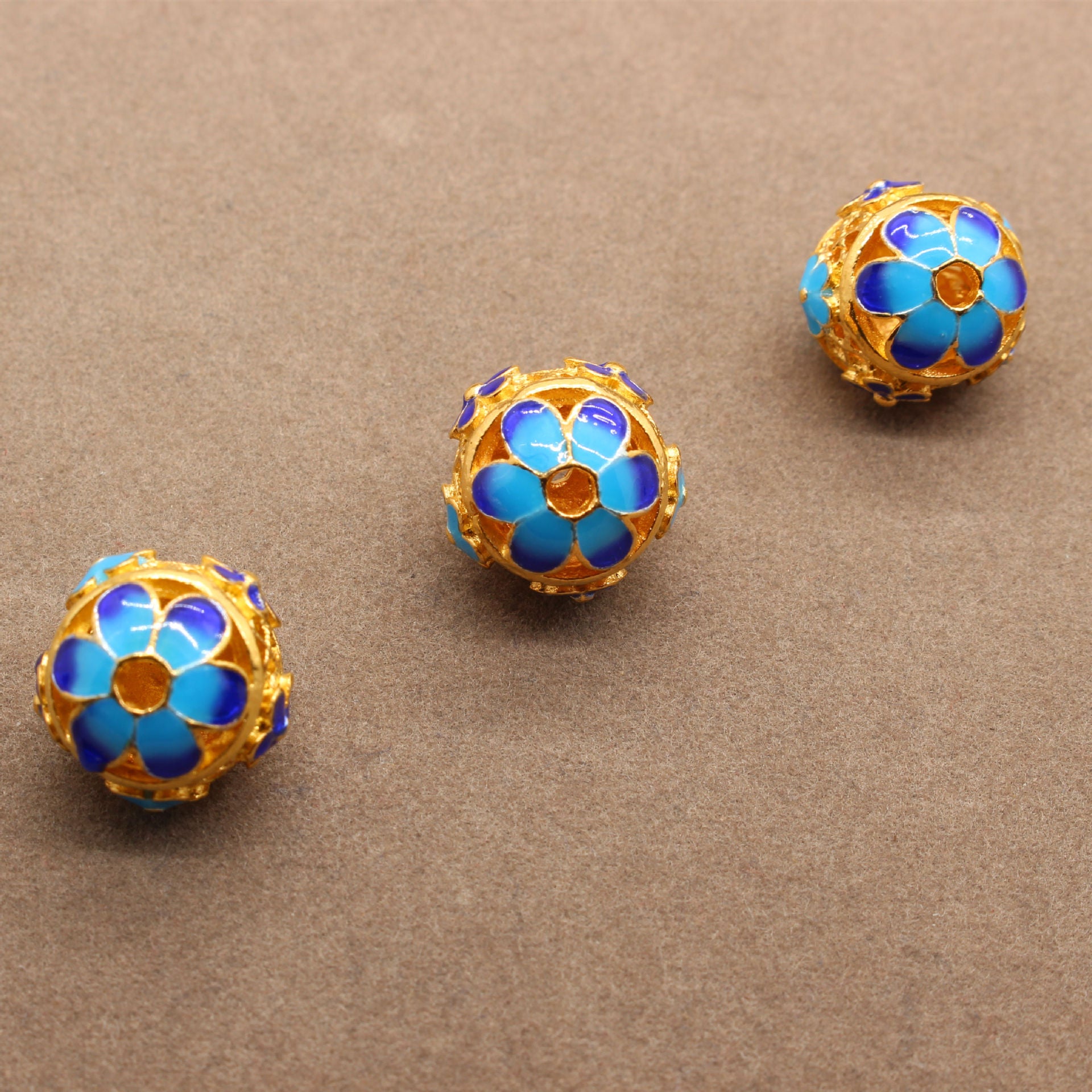 Round Metal Beads 14mm Cloisonne Blue Flower Hollowed-Out Gold Tone 5pcs