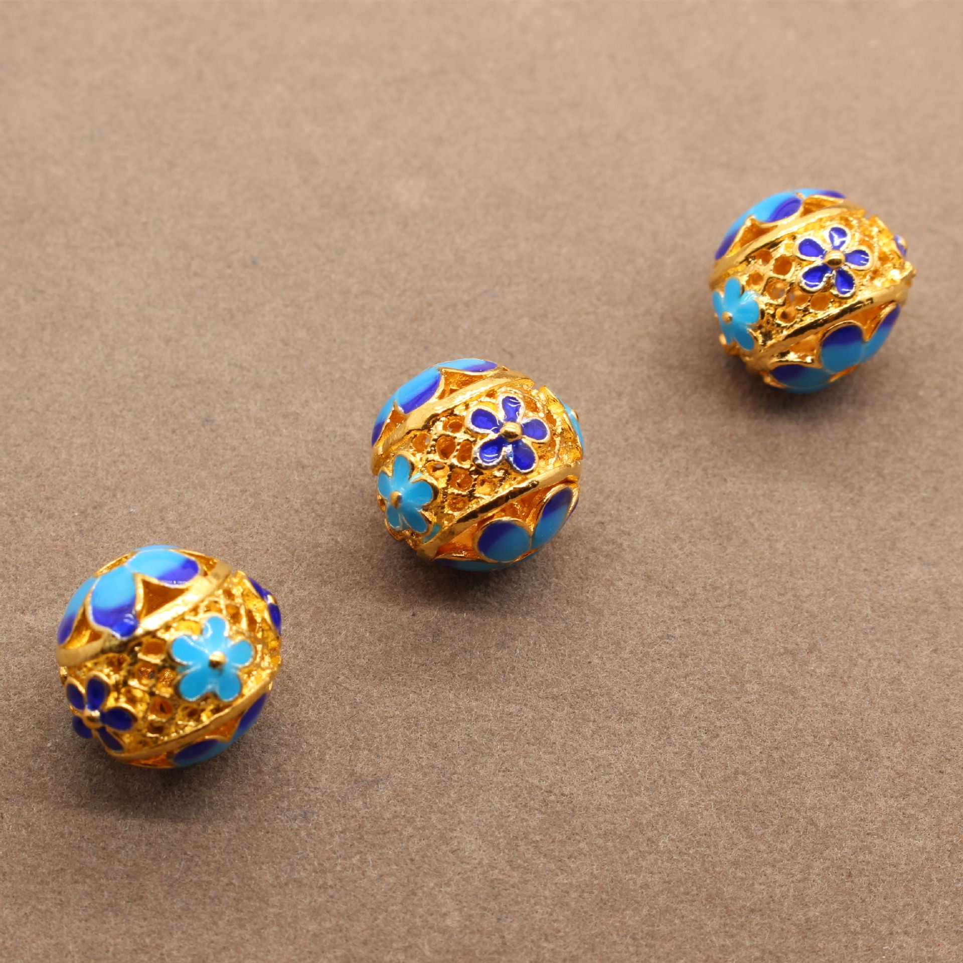 Round Metal Beads 14mm Cloisonne Blue Flower Hollowed-Out Gold Tone 5pcs 2