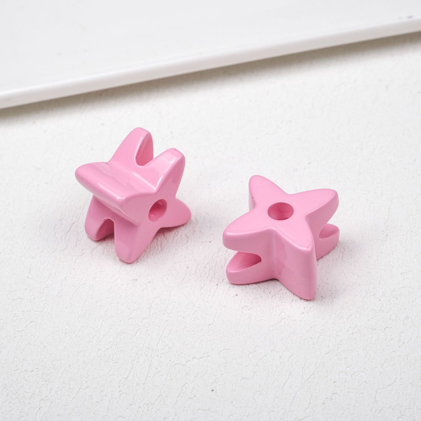 Glossy Clover Shaped Acrylic Beads 25x24x14mm Hole 6mm 20pcs 16