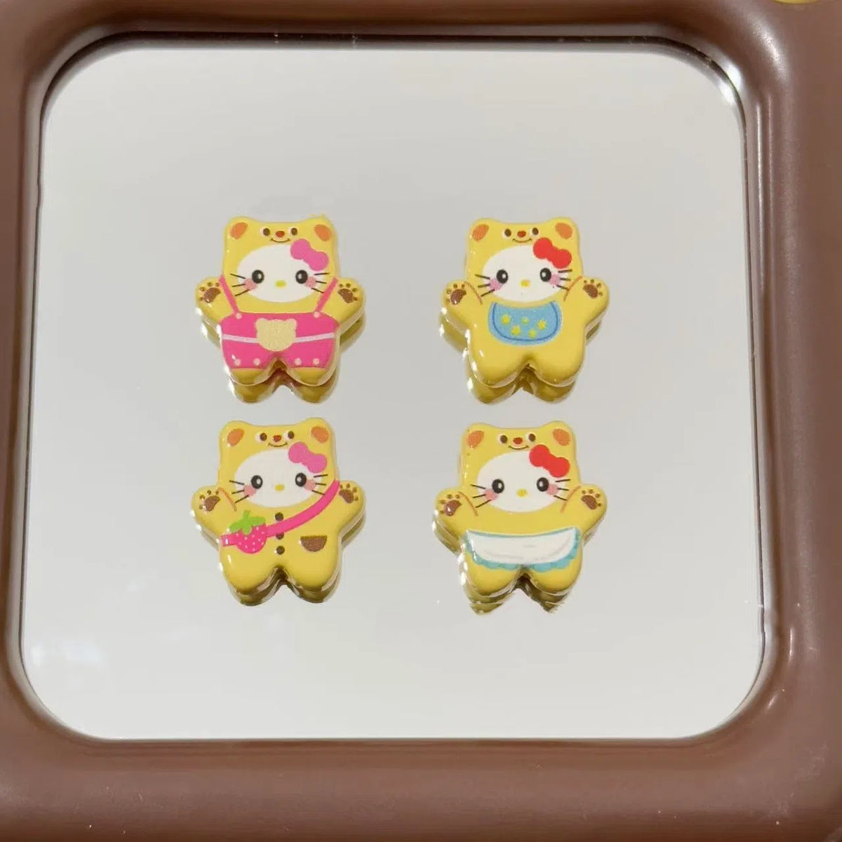 Painted Hello Kitty Acrylic Beads 25mm Wearing ButterBear Costume 10pcs