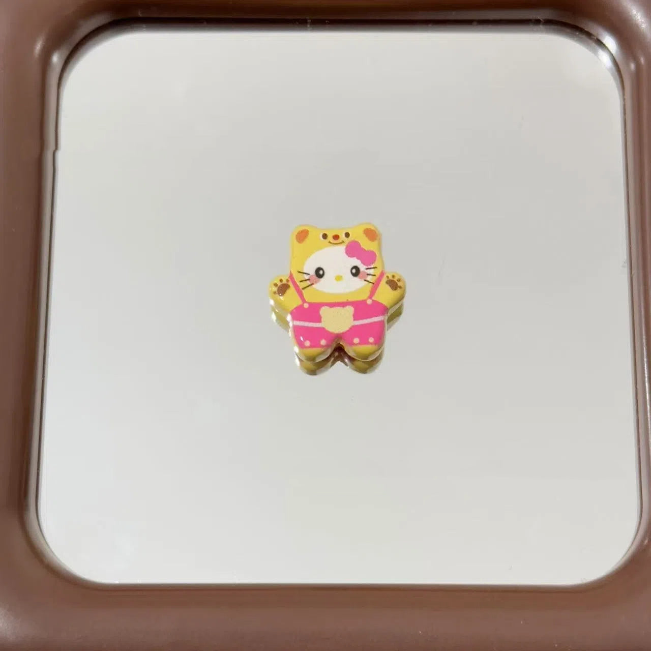Painted Hello Kitty Acrylic Beads 25mm Wearing ButterBear Costume 10pcs 5