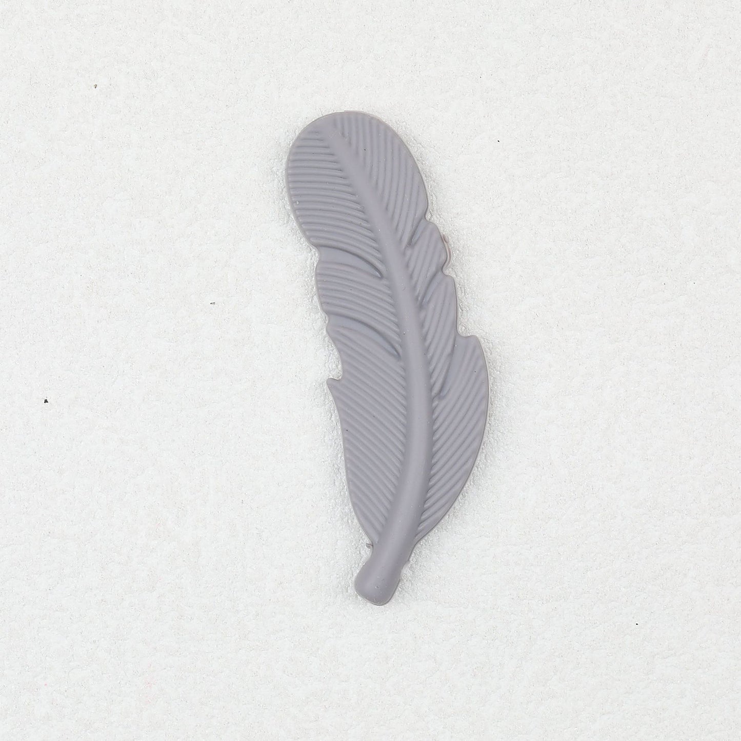 Colorful Feather Shaped Silicone Beads 20pcs - Light Gray