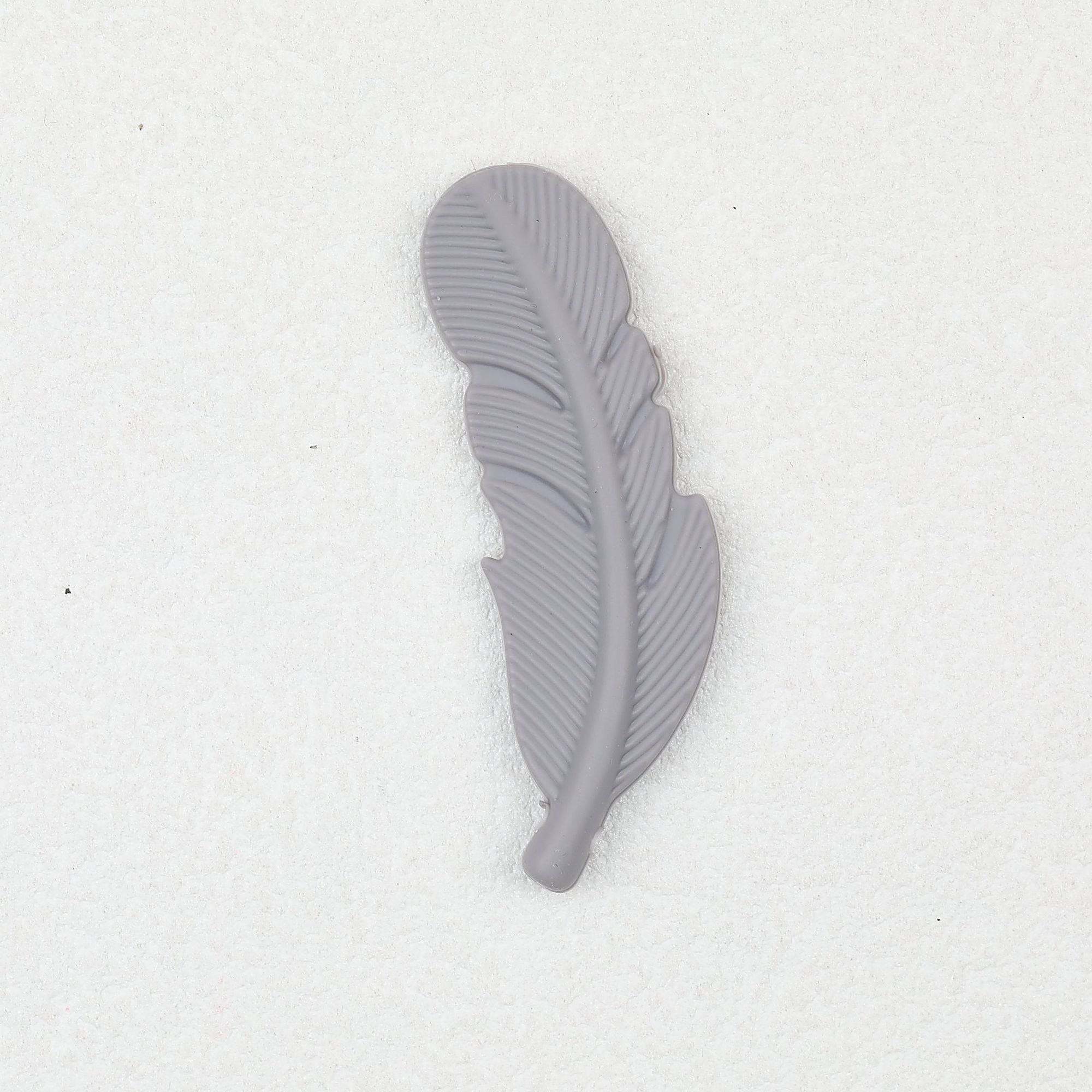 Colorful Feather Shaped Silicone Beads 20pcs - Light Gray