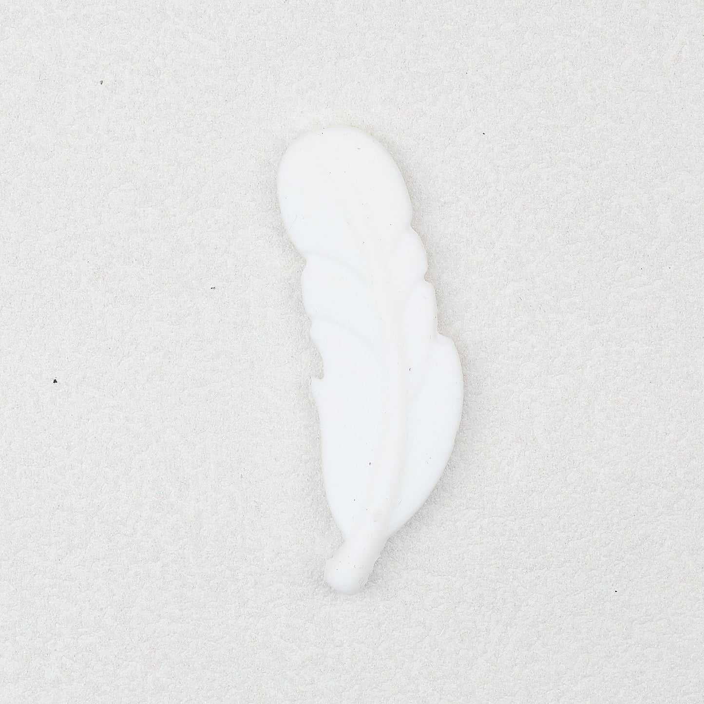 Colorful Feather Shaped Silicone Beads 20pcs - Bright White