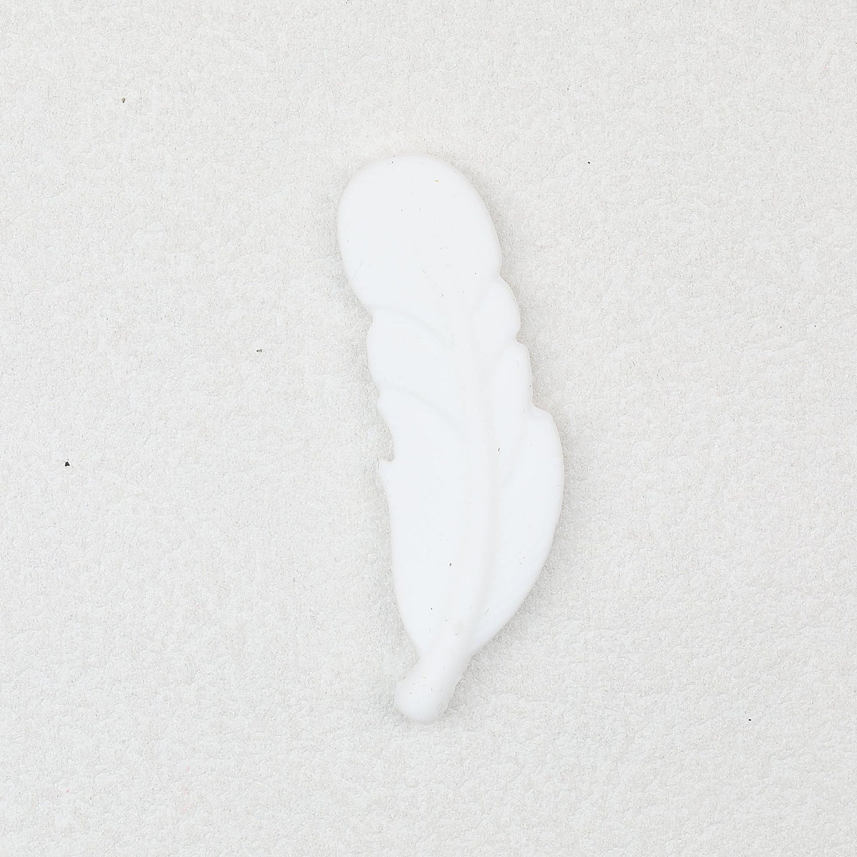 Colorful Feather Shaped Silicone Beads 20pcs - Bright White