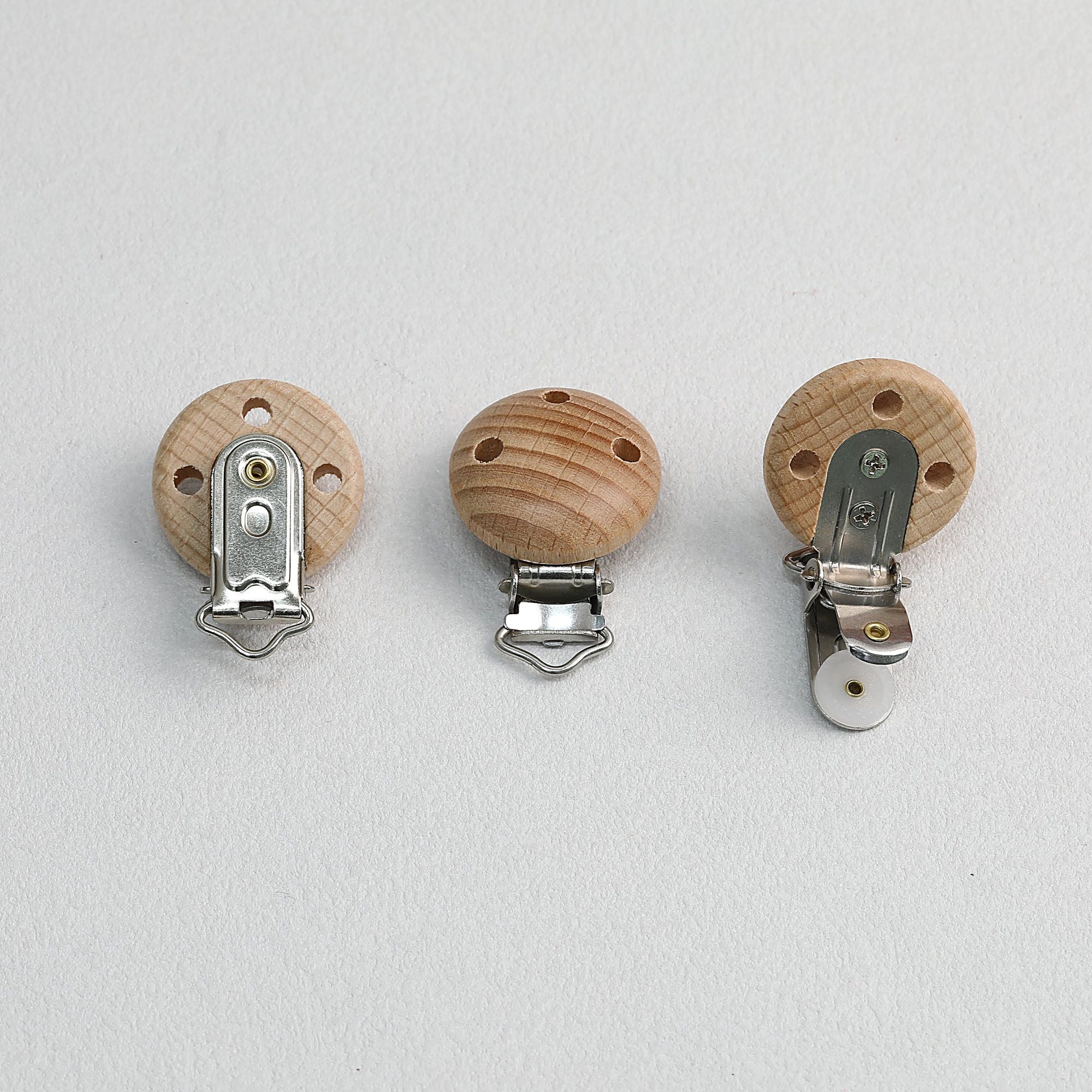 Beech Wood Round Pacifier Clip with Three Holes 30mm - 30mm with holes