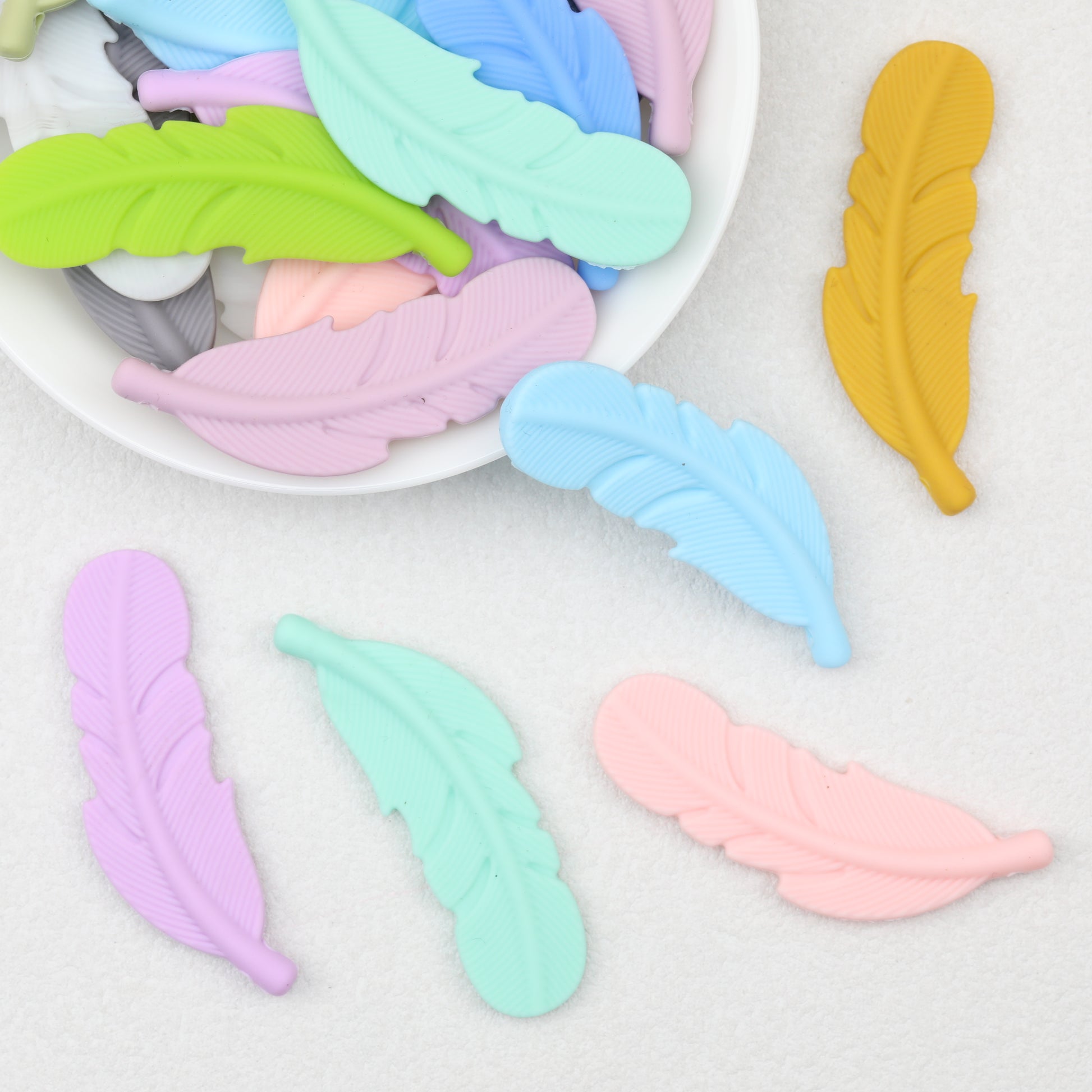 Colorful Feather Shaped Silicone Beads 20pcs