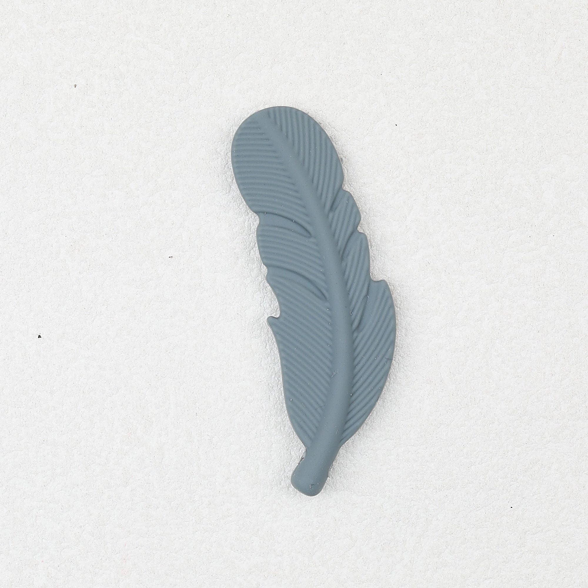 Colorful Feather Shaped Silicone Beads 20pcs - Dark Gray