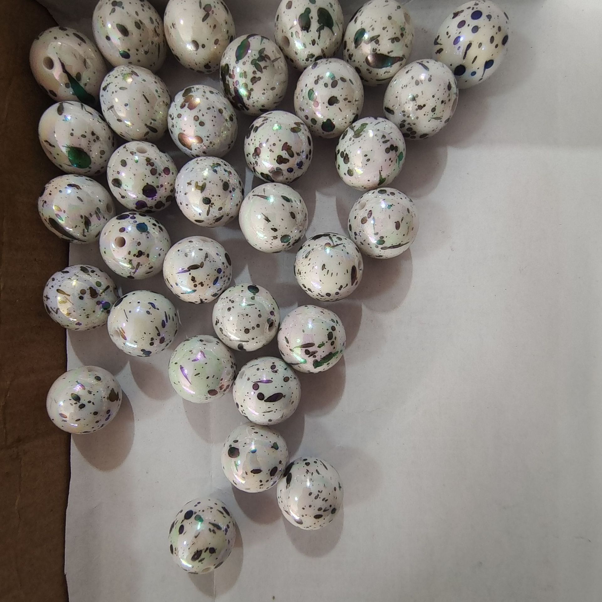 Plated Bubblegum Beads 20mm Splattered Ink Glossy White Metallic 10pcs 2