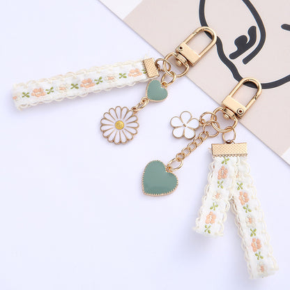 Alloy Daisy Lace Keychain Vintage Floral Charm with Golden Details 2