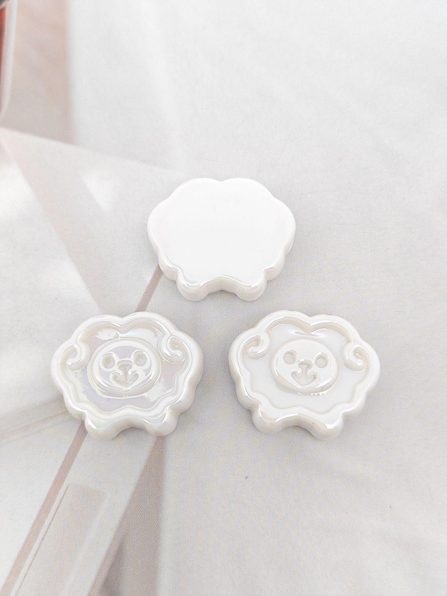 UV Plating Tiny Sheep Acrylic Flat Beads 24mm Glossy Face 50pcs 7