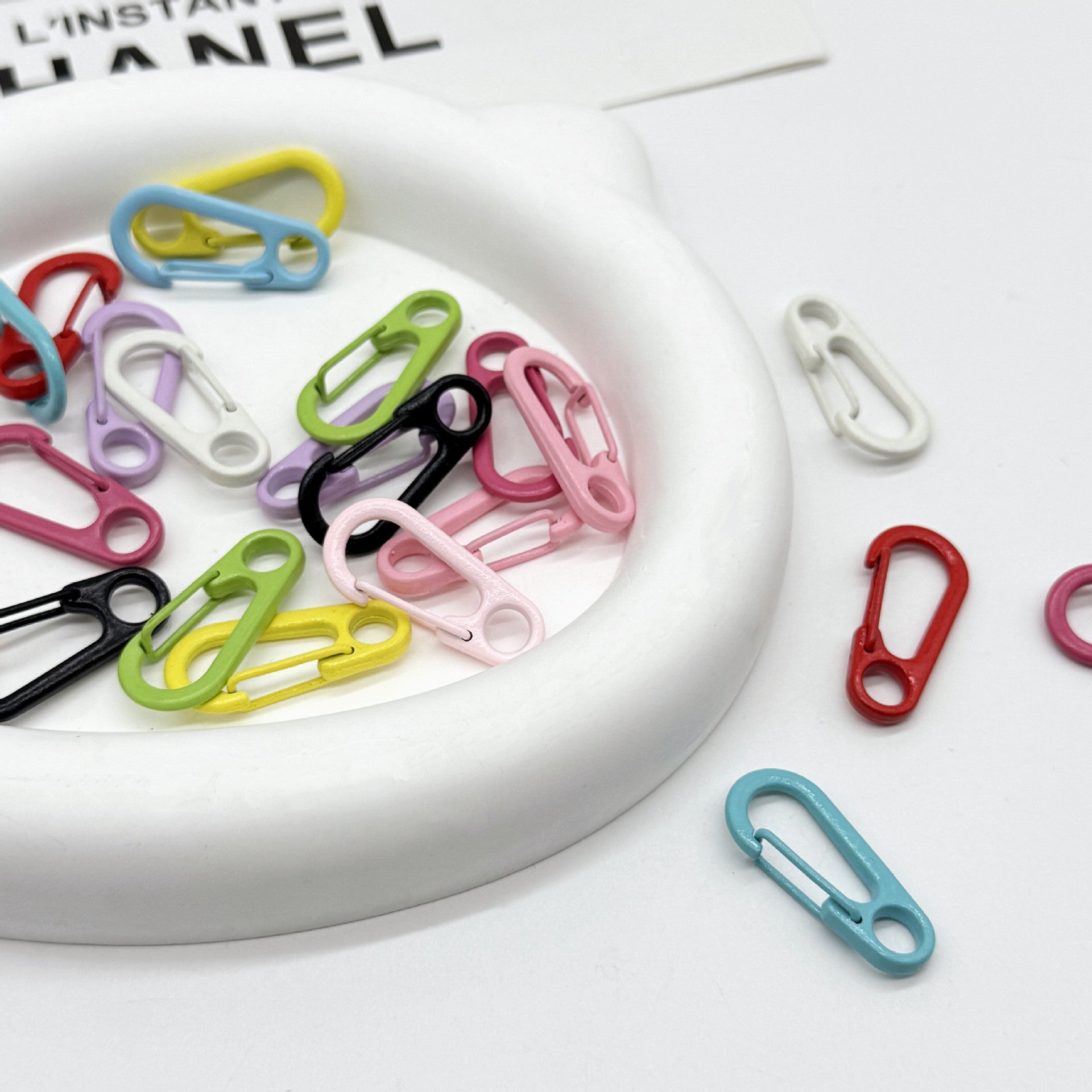 Colorful Clip Shaped Zinc Alloy Keychain Hooks 31mm 20pcs 2