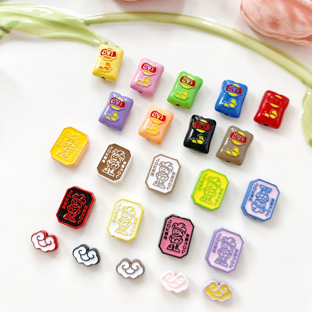 Baking Painted Potato Chips Card Metal Beads 2mm Hole 20pcs 2