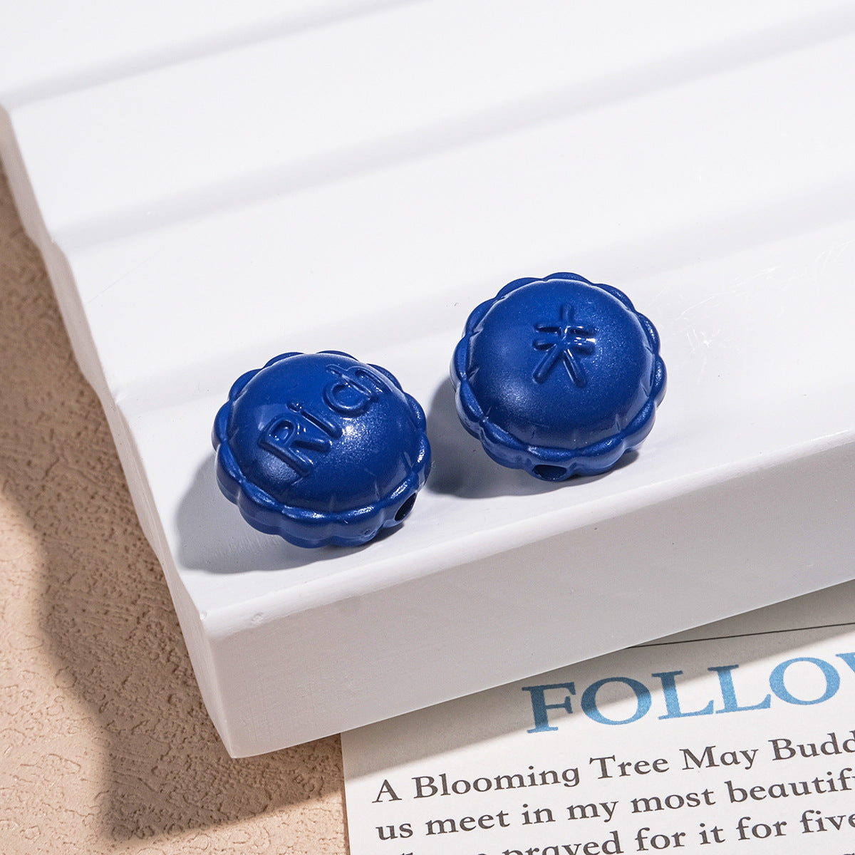 Word Rich Round Acrylic Beads 15mm Glossy Scalloped Edge 50pcs 9