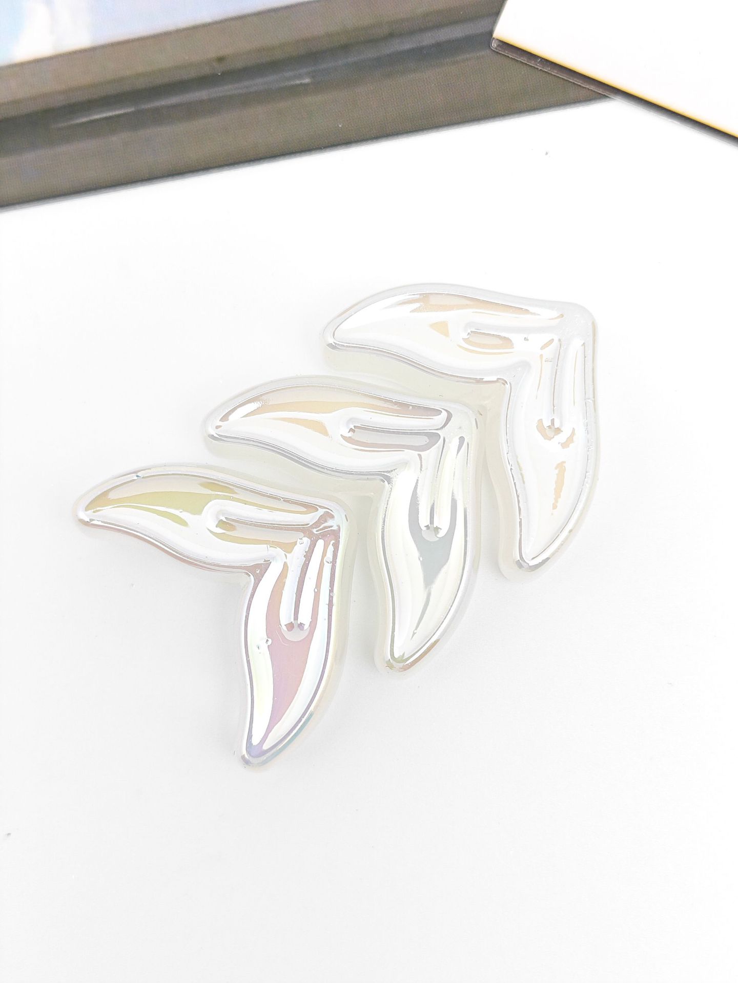 Glow Mermaid Tail Acrylic Beads 29x20x9mm Glow In The Dark 50pcs 15
