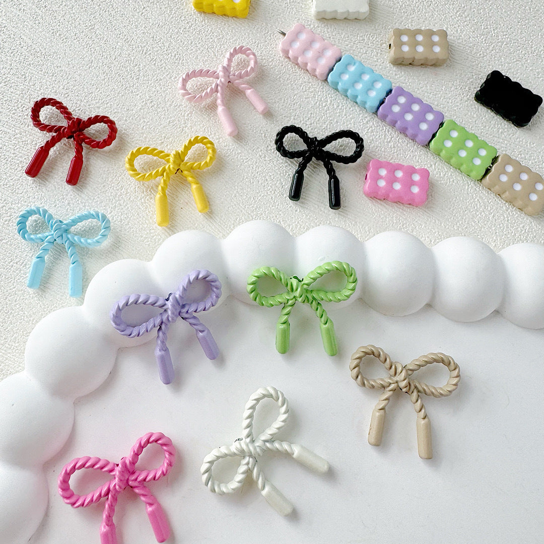 Baking Painted Cookies and Twisted Bow Metal Beads 15mm 21mm 20pcs 2