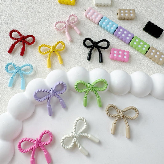 Baking Painted Cookies and Twisted Bow Metal Beads 15mm 21mm 20pcs 2