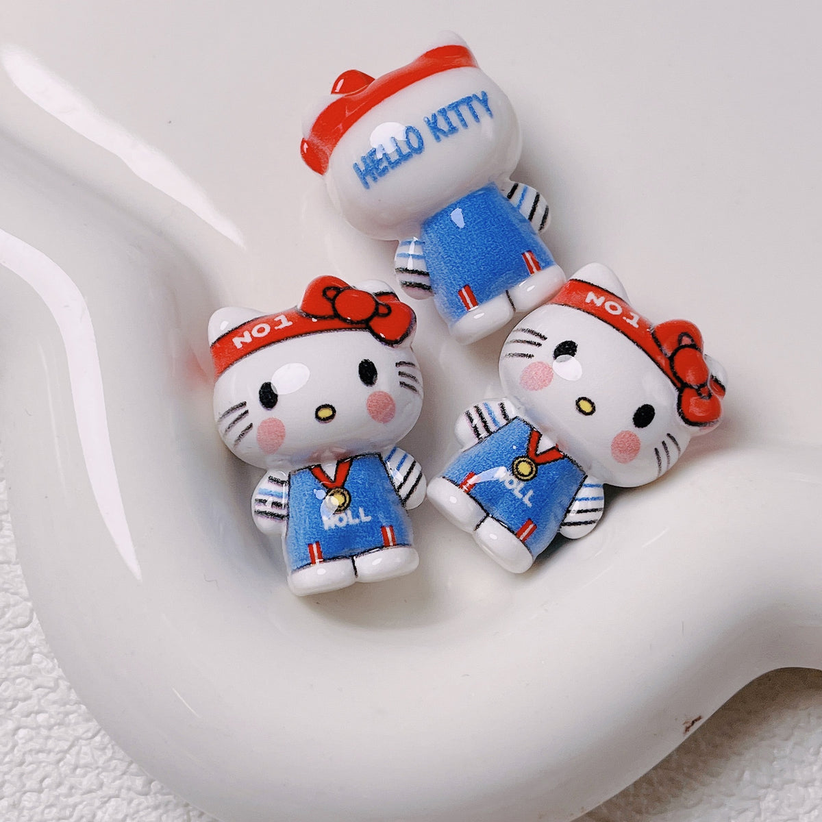 3D Painted Acrylic Beads 26mm Sun Kissed Hello KT Character 5pcs 3