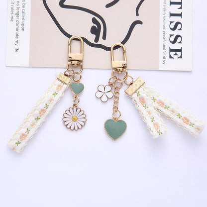 Alloy Daisy Lace Keychain Vintage Floral Charm with Golden Details