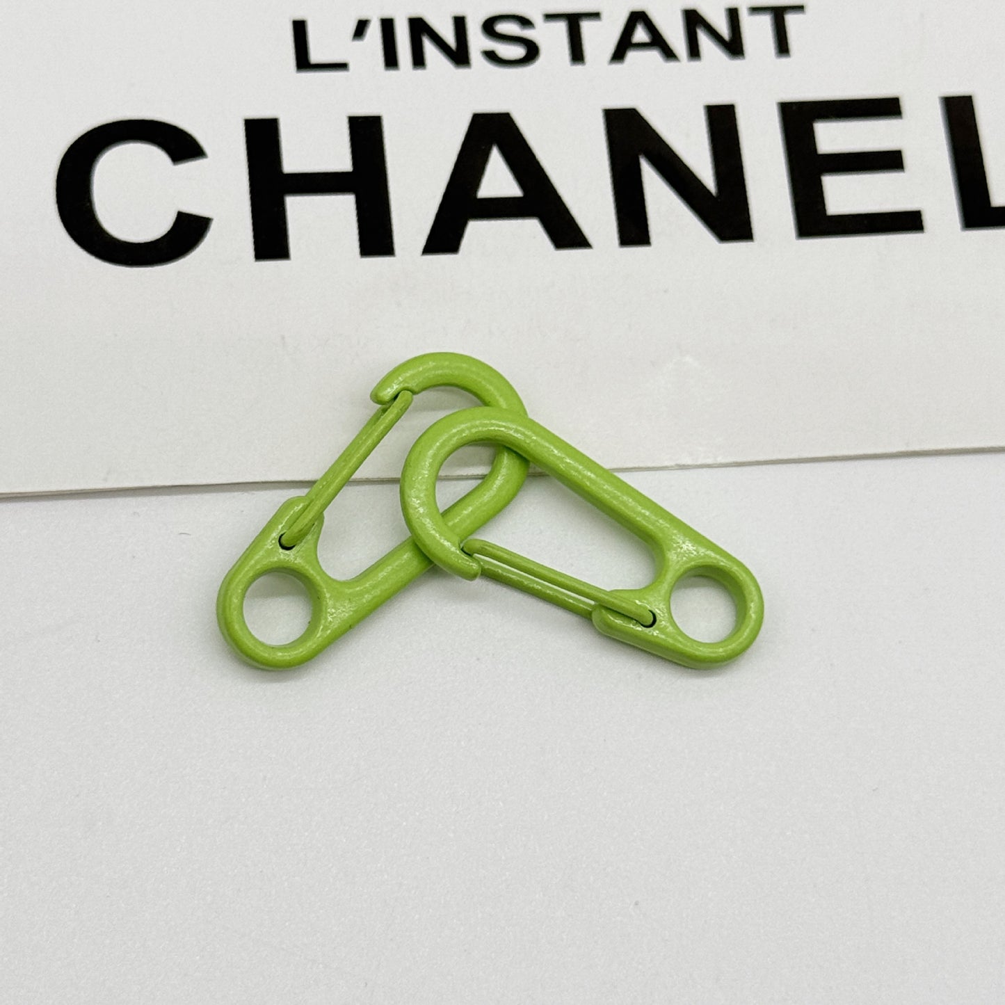 Colorful Clip Shaped Zinc Alloy Keychain Hooks 31mm 20pcs 11