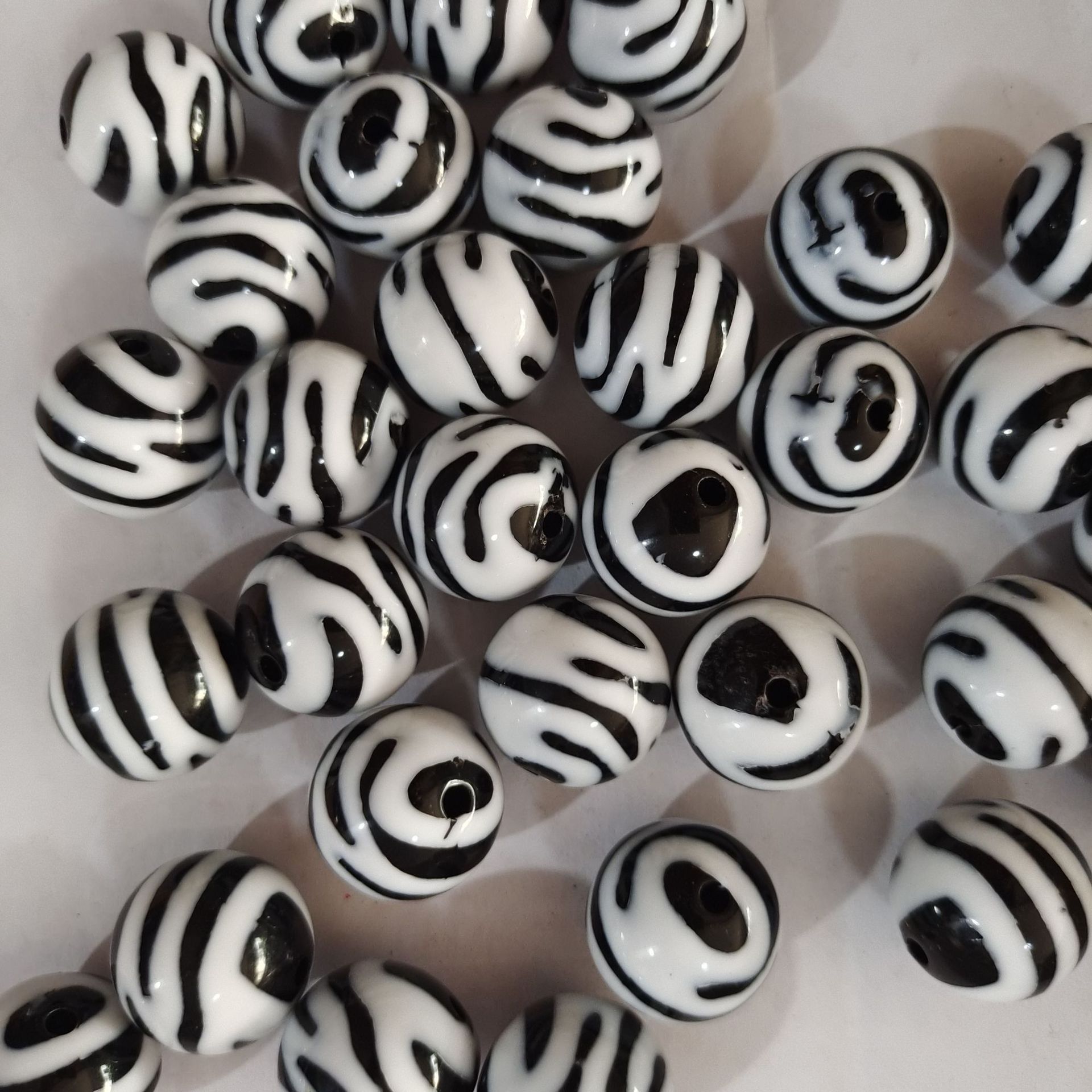 Zebra Stripe Bubblegum Beads 20mm Glossy Black and White Acrylic 10pcs 3