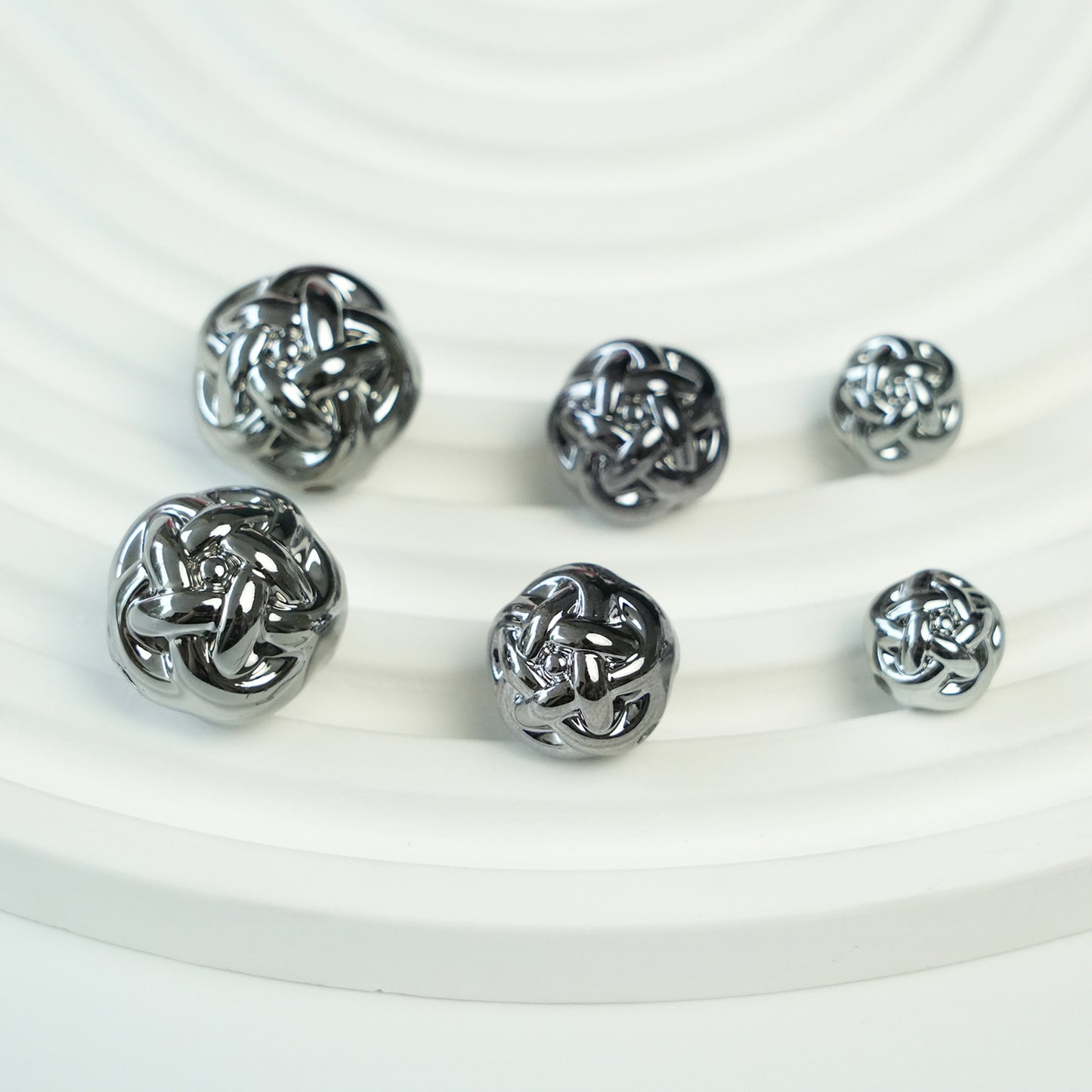 Metal Colored Wool Ball Acrylic Beads 12-19mm Metallic Shine 100pcs 8