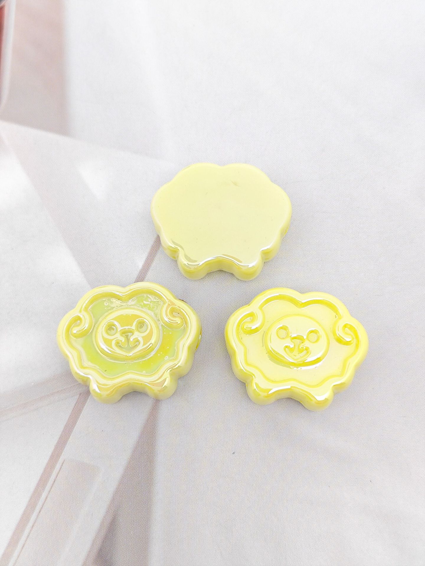 UV Plating Tiny Sheep Acrylic Flat Beads 24mm Glossy Face 50pcs 12