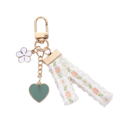 Alloy Daisy Lace Keychain Vintage Floral Charm with Golden Details 5