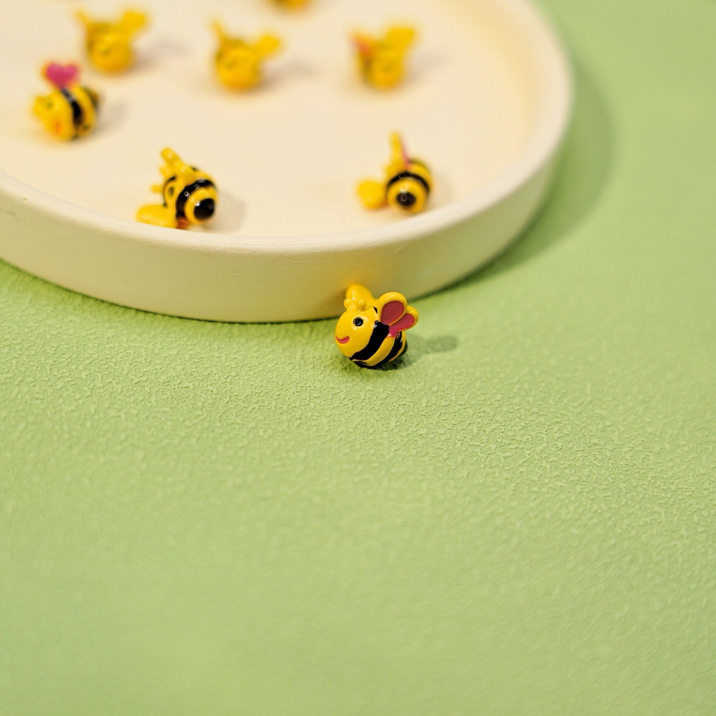 Brass 3D Fluttering Bee Metal Beads 12mm Enamel Painted 10pcs 4