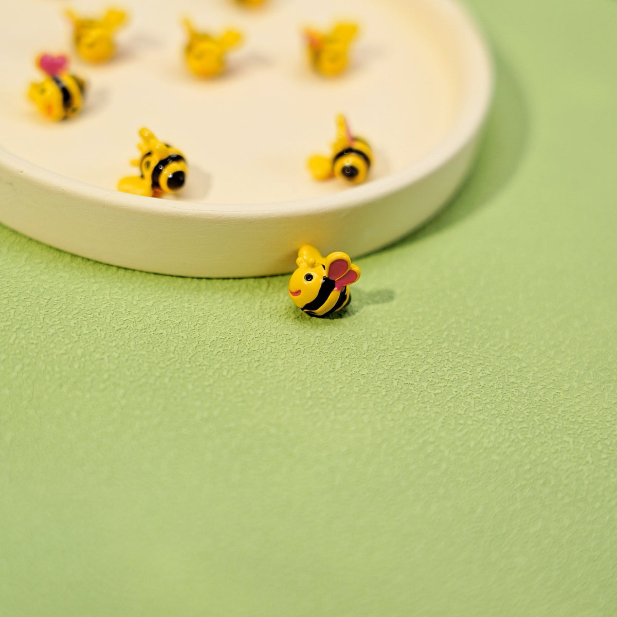 Brass 3D Fluttering Bee Metal Beads 12mm Enamel Painted 10pcs 4