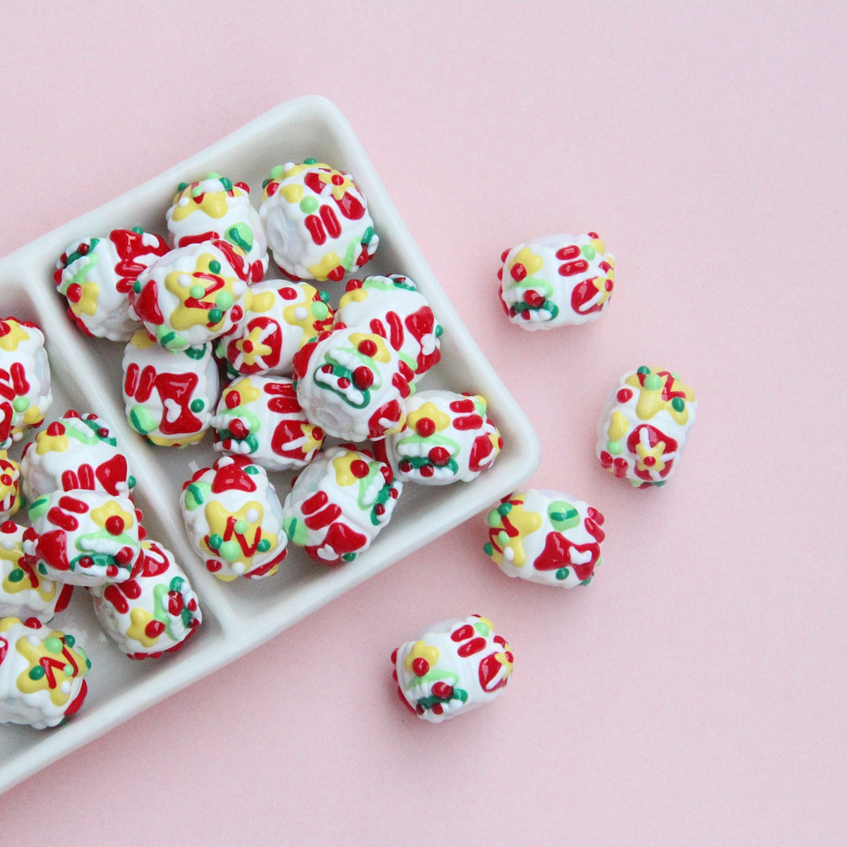 Hand Painted Christmas Wreath and Snowflake Acrylic Beads 18mm 10pcs 12