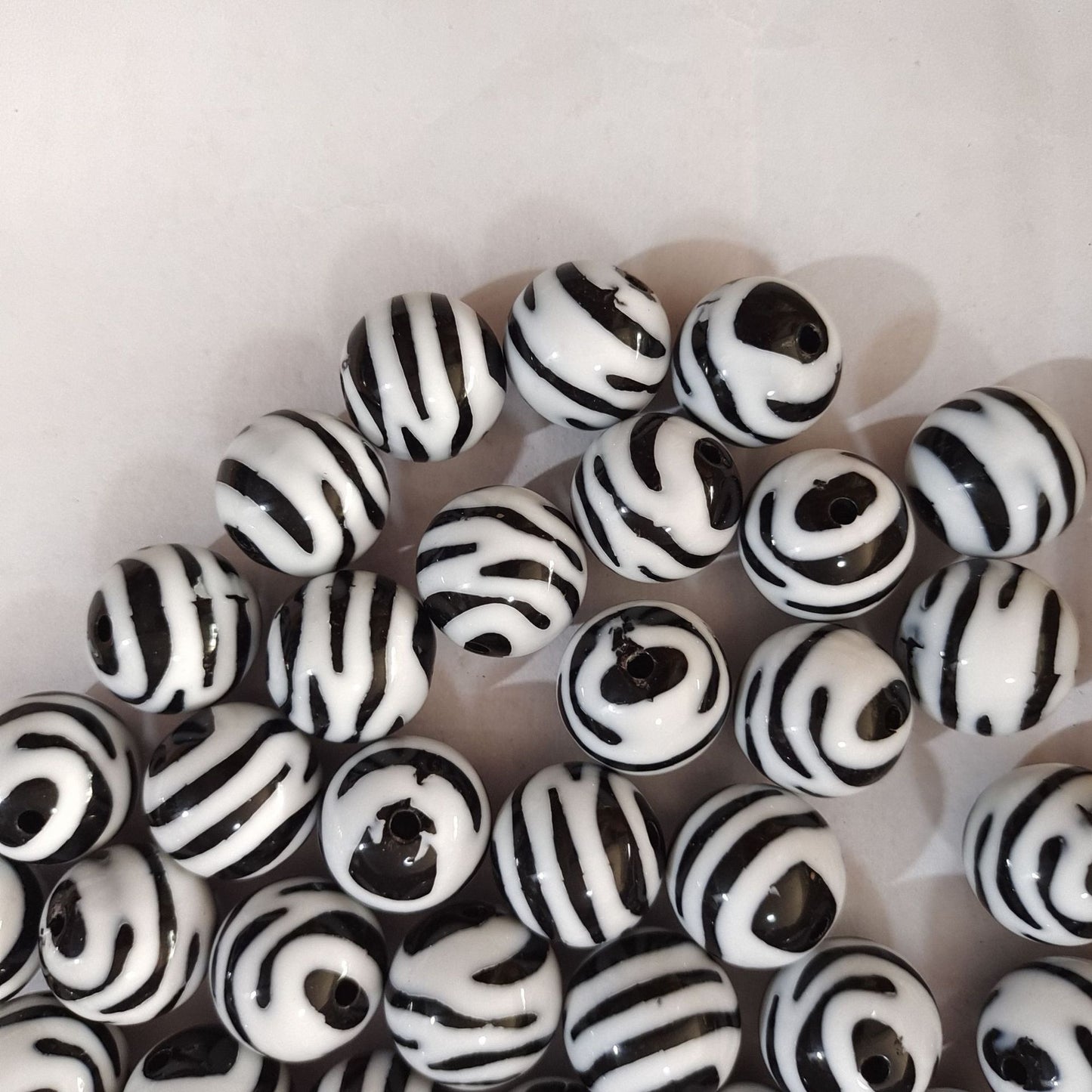 Zebra Stripe Bubblegum Beads 20mm Glossy Black and White Acrylic 10pcs