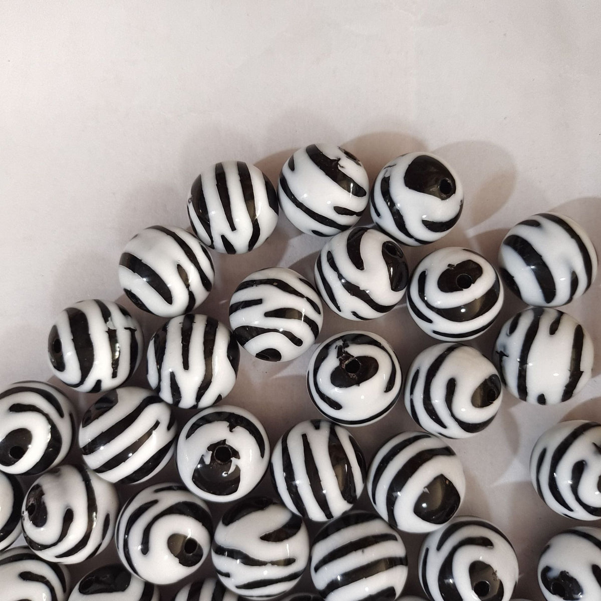 Zebra Stripe Bubblegum Beads 20mm Glossy Black and White Acrylic 10pcs