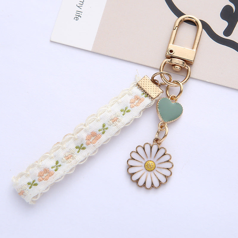 Alloy Daisy Lace Keychain Vintage Floral Charm with Golden Details 3