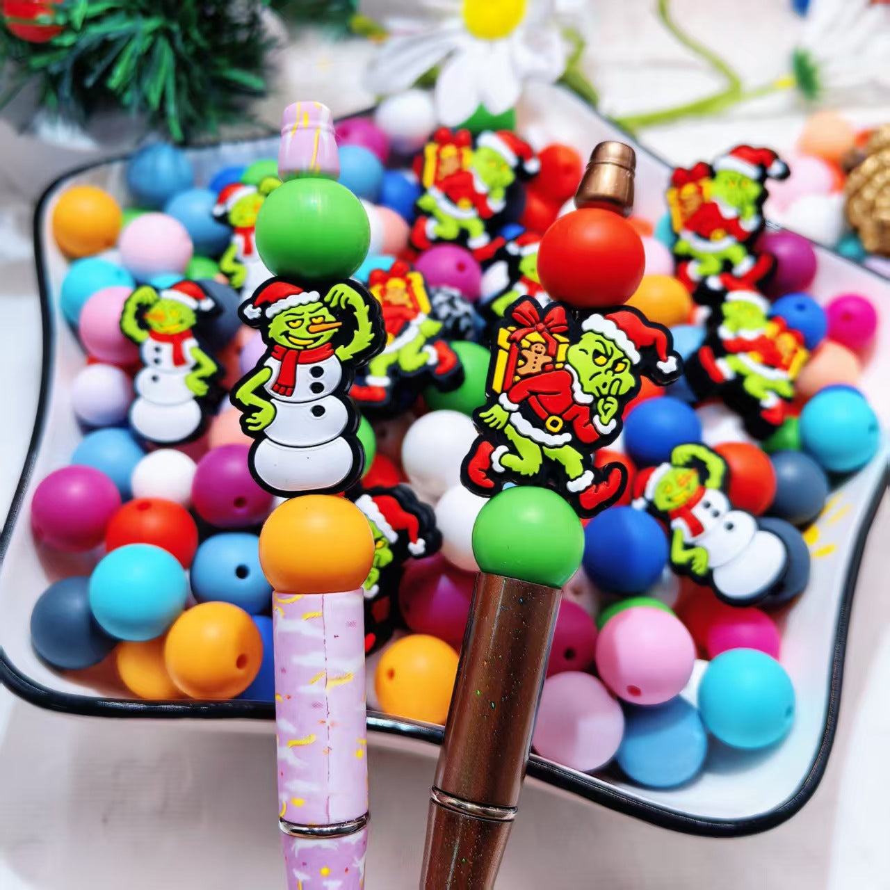 Silicone Focal Beads Christmas Grinch With Santa Hat and Gift Pack 20pcs 3