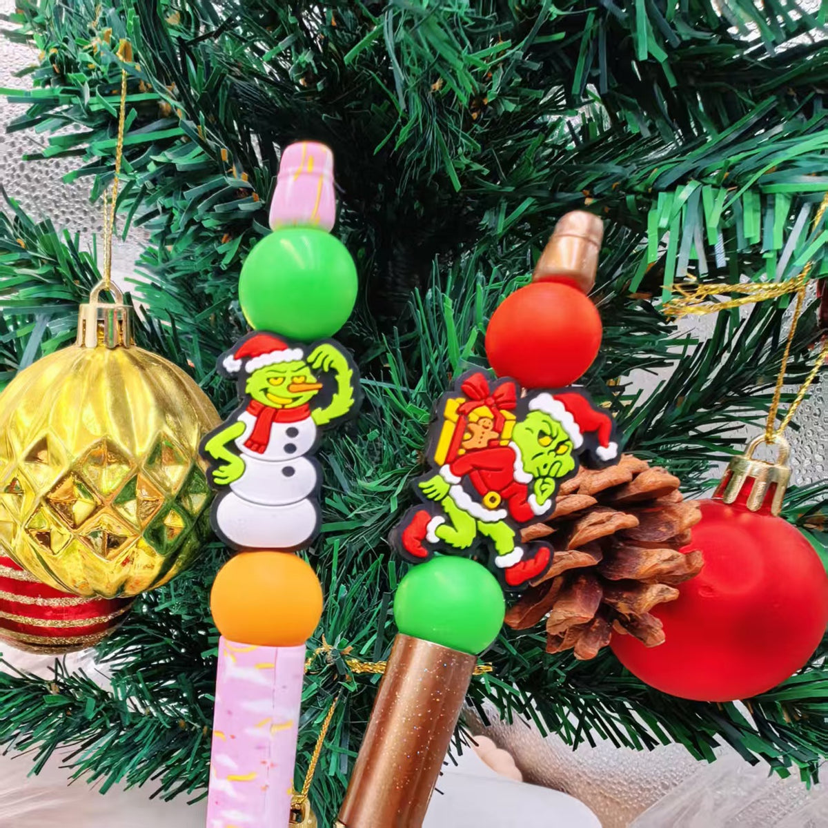 Silicone Focal Beads Christmas Grinch With Santa Hat and Gift Pack 20pcs 2