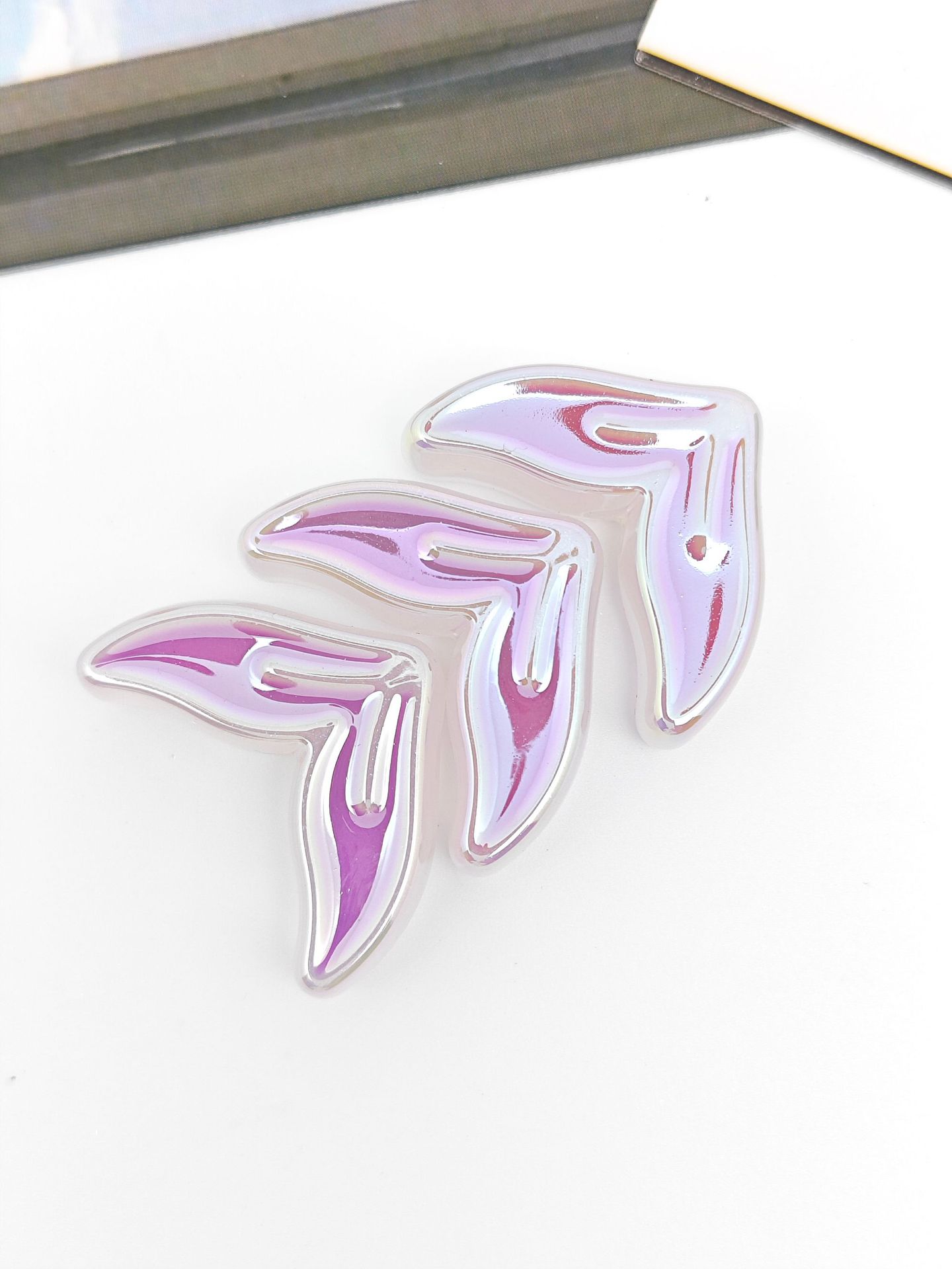 Glow Mermaid Tail Acrylic Beads 29x20x9mm Glow In The Dark 50pcs 16