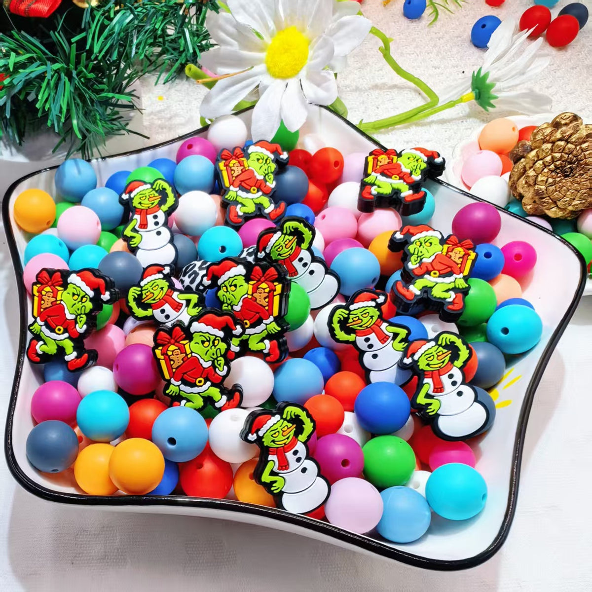 Silicone Focal Beads Christmas Grinch With Santa Hat and Gift Pack 20pcs 4