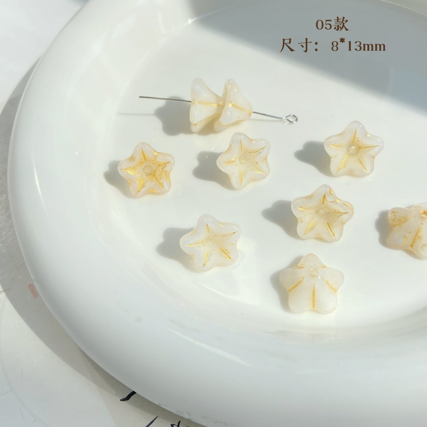 Lampwork Glass Beads Lily Flower 8mm 13mm Gilded Details 8pcs 8
