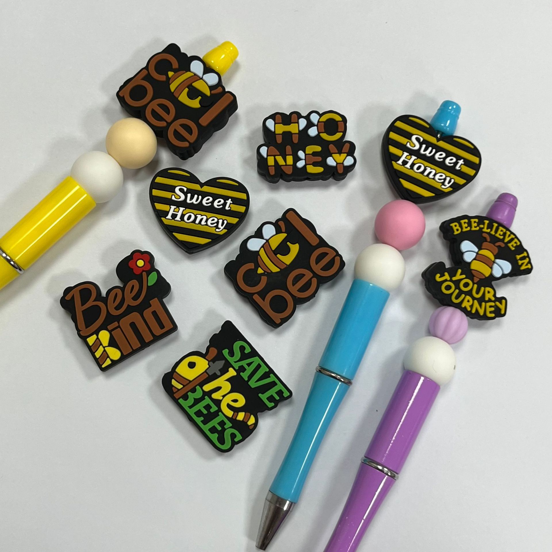 Silicone Focal Beads Animal Bee Glow In The Dark Honeycomb With Text 20pcs 2