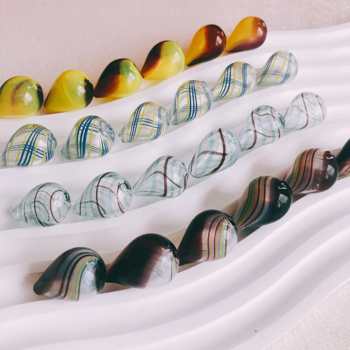 Vintage Spiral Pattern Teardrop Blown Glass Beads 19-25mm 3pcs 3
