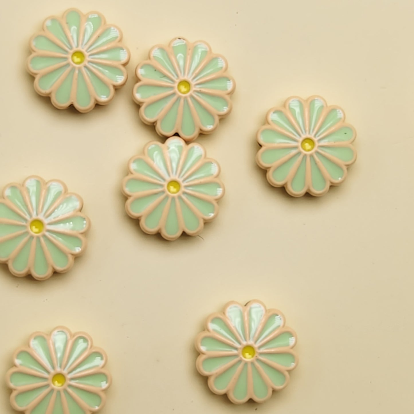 Daisy Metal Beads 13mm Baking Painted Zinc Alloy 20pcs 8